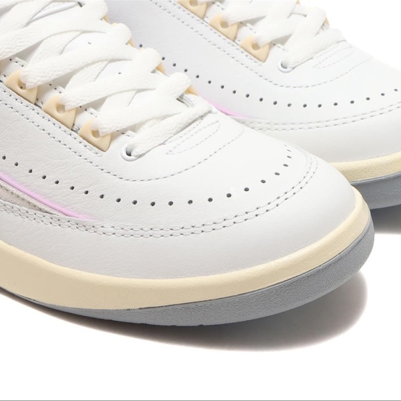 New in box Womens Air JORDAN 2 Retro Low! - Picture 2 of 12